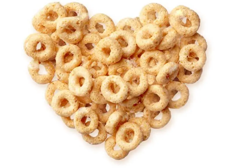 Cheerios cereal in the formation of a heart.